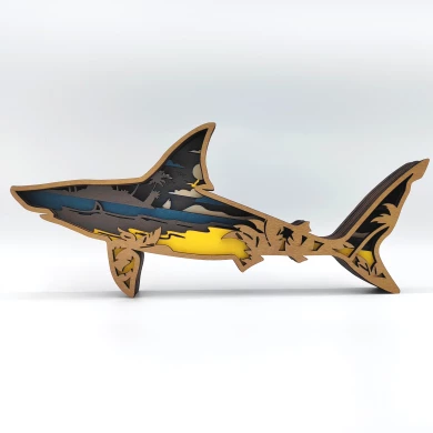 Sculpture requin en bois