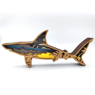 Sculpture requin en bois