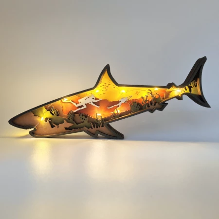 Sculpture requin en bois