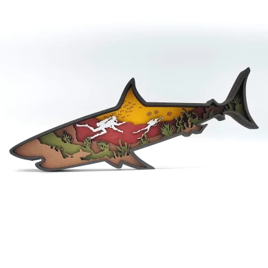 Sculpture requin en bois